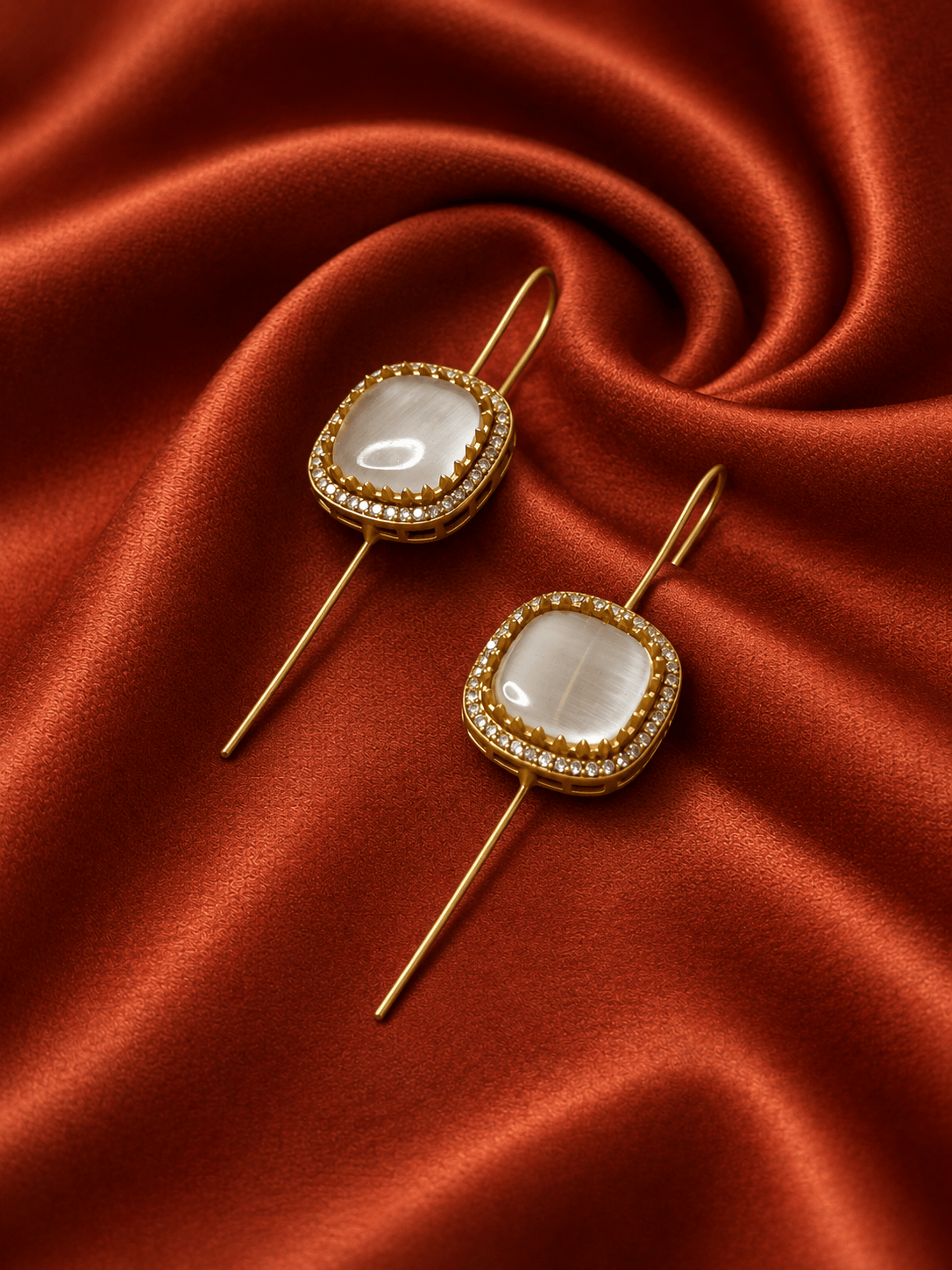 Noor Stone Ear Cuff- White/ Mauve